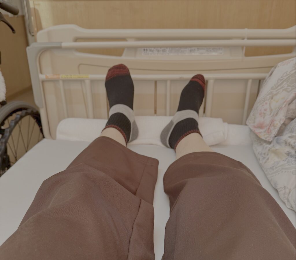 就寝中に硬直と右脚のけいれん