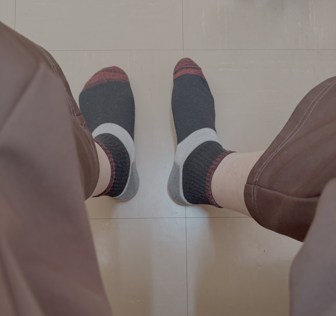 回復期リハビリ中に続く右脚の突っ張り。朝の立ち上がり直後の足元