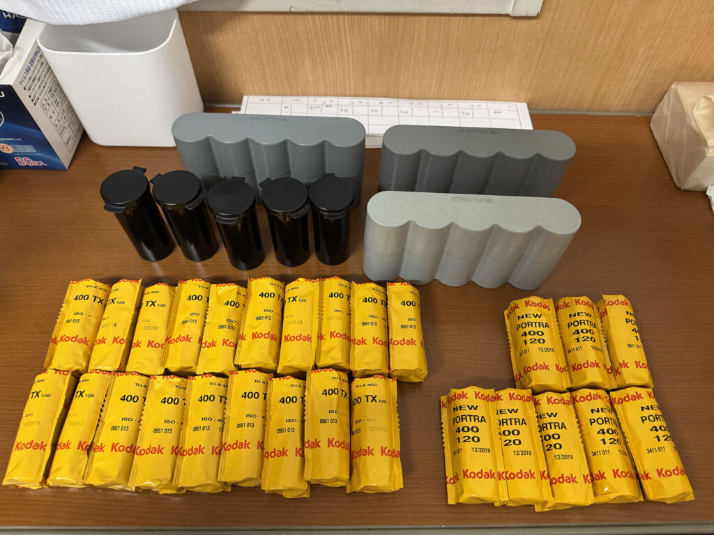 病院に持ってきてもらった期限切れの中判ブローニーフィルム。
